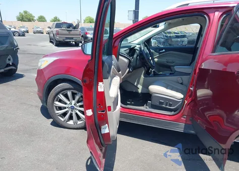 2017 Ford Escape Titanium z USA, uszkodzony, nr VIN 1FMCU0J9XHUB30897